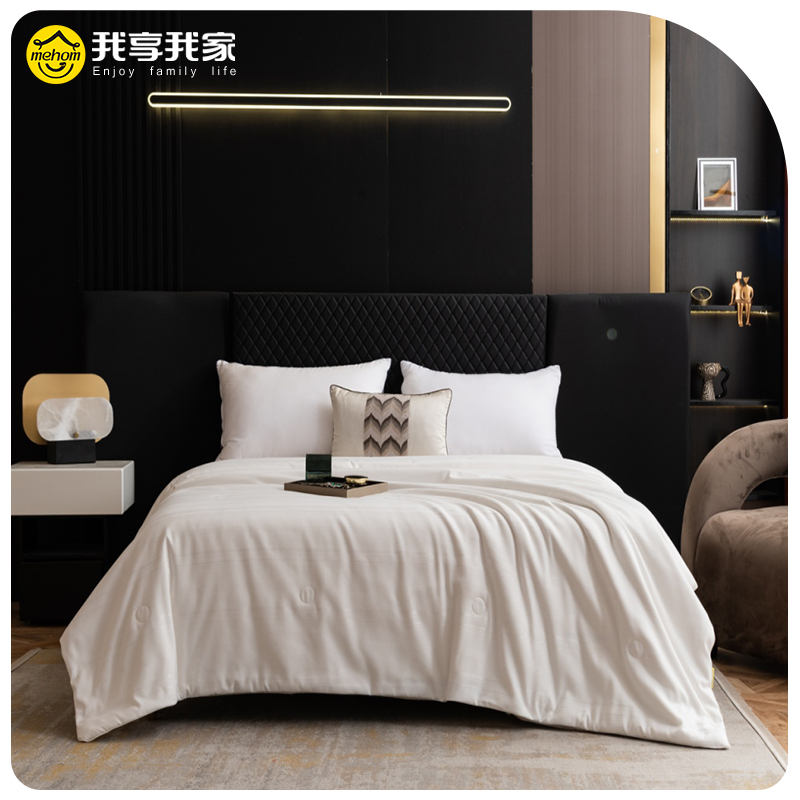 夏季雅致提花桑蚕丝被，轻盈透气，柔软舒适，让你美美哒入眠。