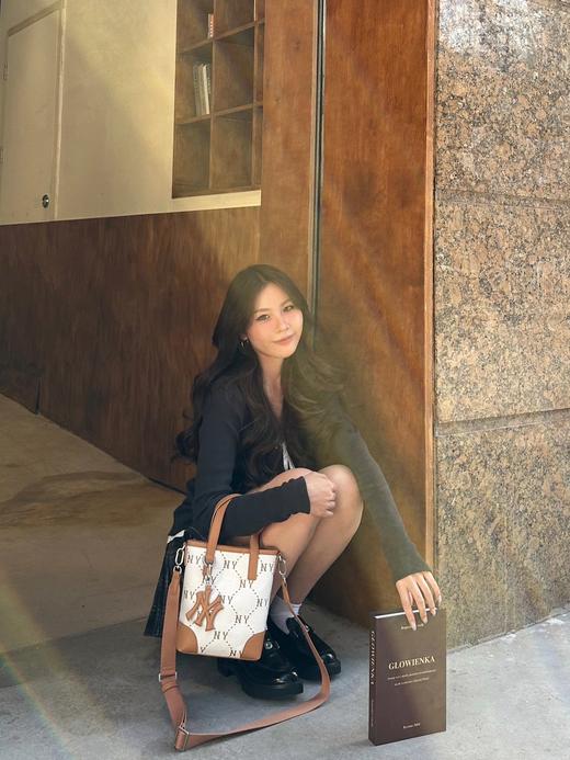 【专属】时髦又百搭的复古老花斜挎手提包！高级感爆棚！不管拥你有多少款包 看到它还是会忍不住入手！可手提/可斜挎，适合早春打工人日常/通勤/逛街/约会/逛街背 商品图11