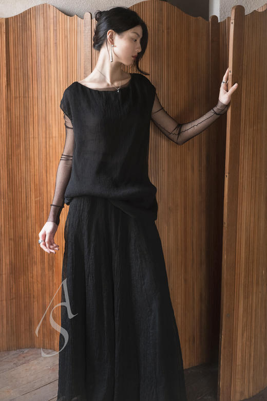 Ruohan  黑色压皱荡领背心 商品图0