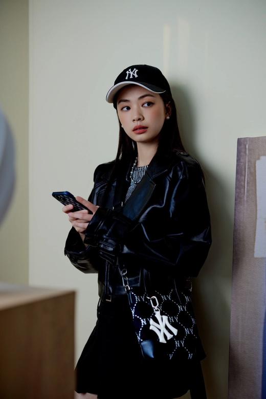 【专属】时髦又百搭的复古老花斜挎手提包！高级感爆棚！不管拥你有多少款包 看到它还是会忍不住入手！可手提/可斜挎，适合早春打工人日常/通勤/逛街/约会/逛街背 商品图3