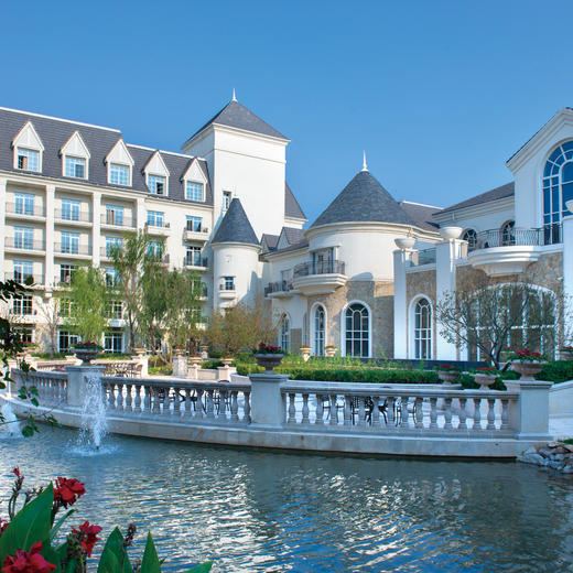 2天1晚【张家口怀来皇冠假日酒店】玩乐套餐周末不加价！含水乐园/中式套餐/滑雪票，儿童畅玩室内外儿童乐园，紧邻延庆八达岭，京郊遛娃宝藏地~ 商品图1