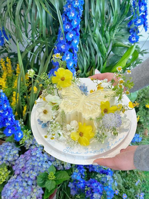 【提前一天】蝴蝶庄园·凤梨椰子慕斯蛋糕（鲜花随季节调整） 商品图4