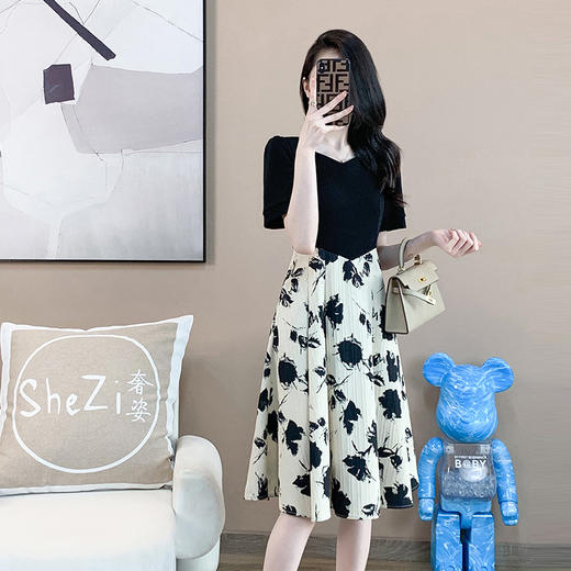 奢姿2025年夏季新款大码女装减龄印花拼接裙子胖妹妹方领连衣裙9932852792 商品图1