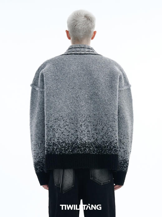 TIWILLTANG启世录“桓墨披锦”渐变重磅羊毛针织撞色V领廓形毛衣 商品图2