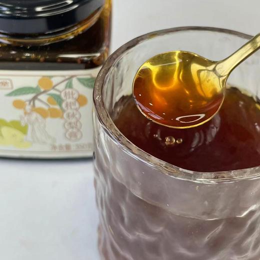 【枇杷秋梨膏】精选 11 种药食同源的食材，不加1滴水和冰糖，文火熬制十几个小时，20斤才能出1瓶的枇杷秋梨膏,没有任何其他添加，可以放心喝哦！ 商品图3