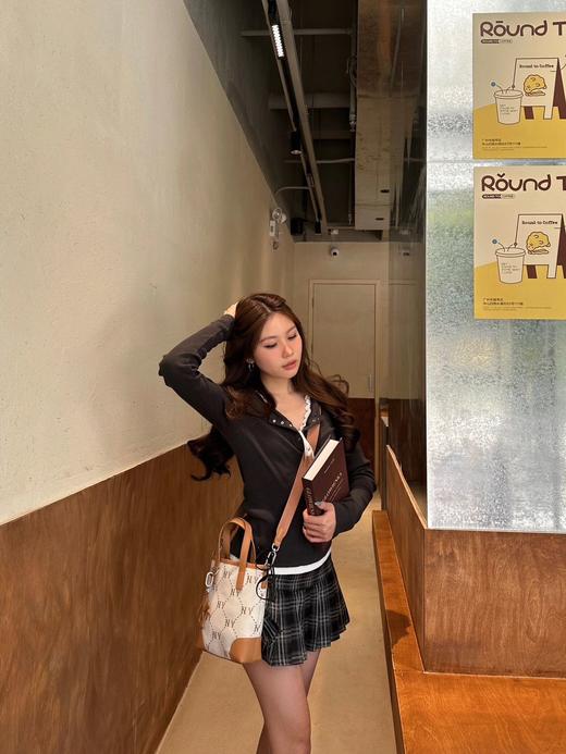 【专属】时髦又百搭的复古老花斜挎手提包！高级感爆棚！不管拥你有多少款包 看到它还是会忍不住入手！可手提/可斜挎，适合早春打工人日常/通勤/逛街/约会/逛街背 商品图9