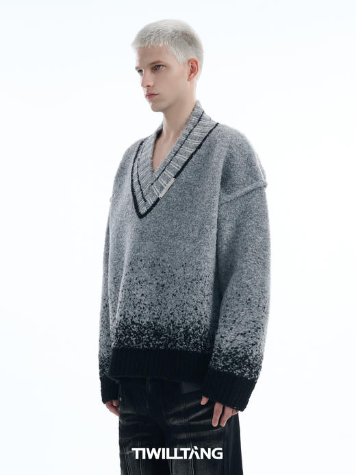 TIWILLTANG启世录“桓墨披锦”渐变重磅羊毛针织撞色V领廓形毛衣 商品图4