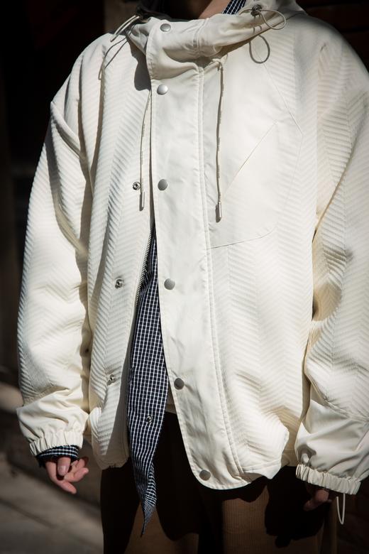 413772896肌理休闲带帽夹克 商品图1