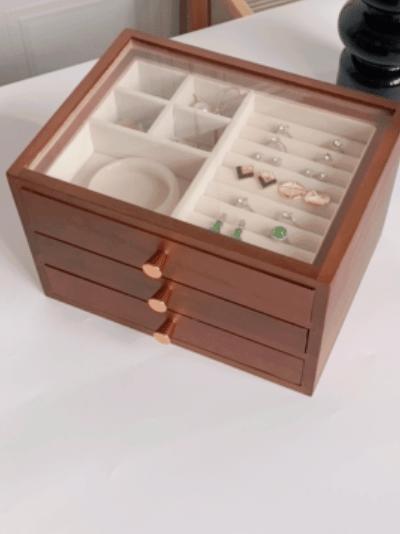 【大大大降价！！！】【木质首饰盒】每个女孩子的💍宝藏箱⚪️将首饰💍的记忆完好保存【实木居家绒布款三层首饰收纳盒】【双开门实木首饰盒】集中收纳在首饰盒里，再也不怕打结弄丢了！0417 商品图1