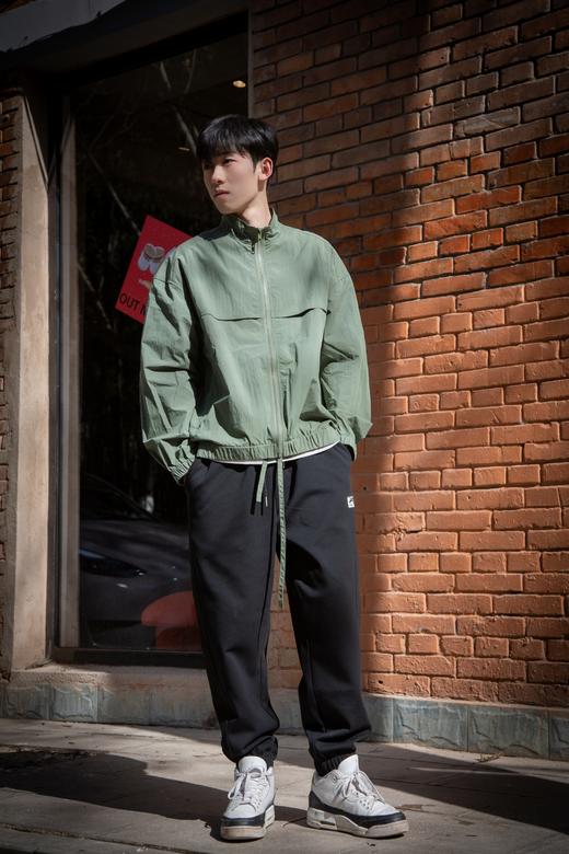 413072878极简短款夹克 商品图2