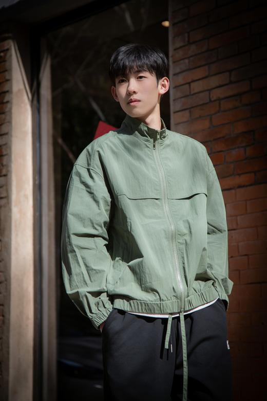 413072878极简短款夹克 商品图1