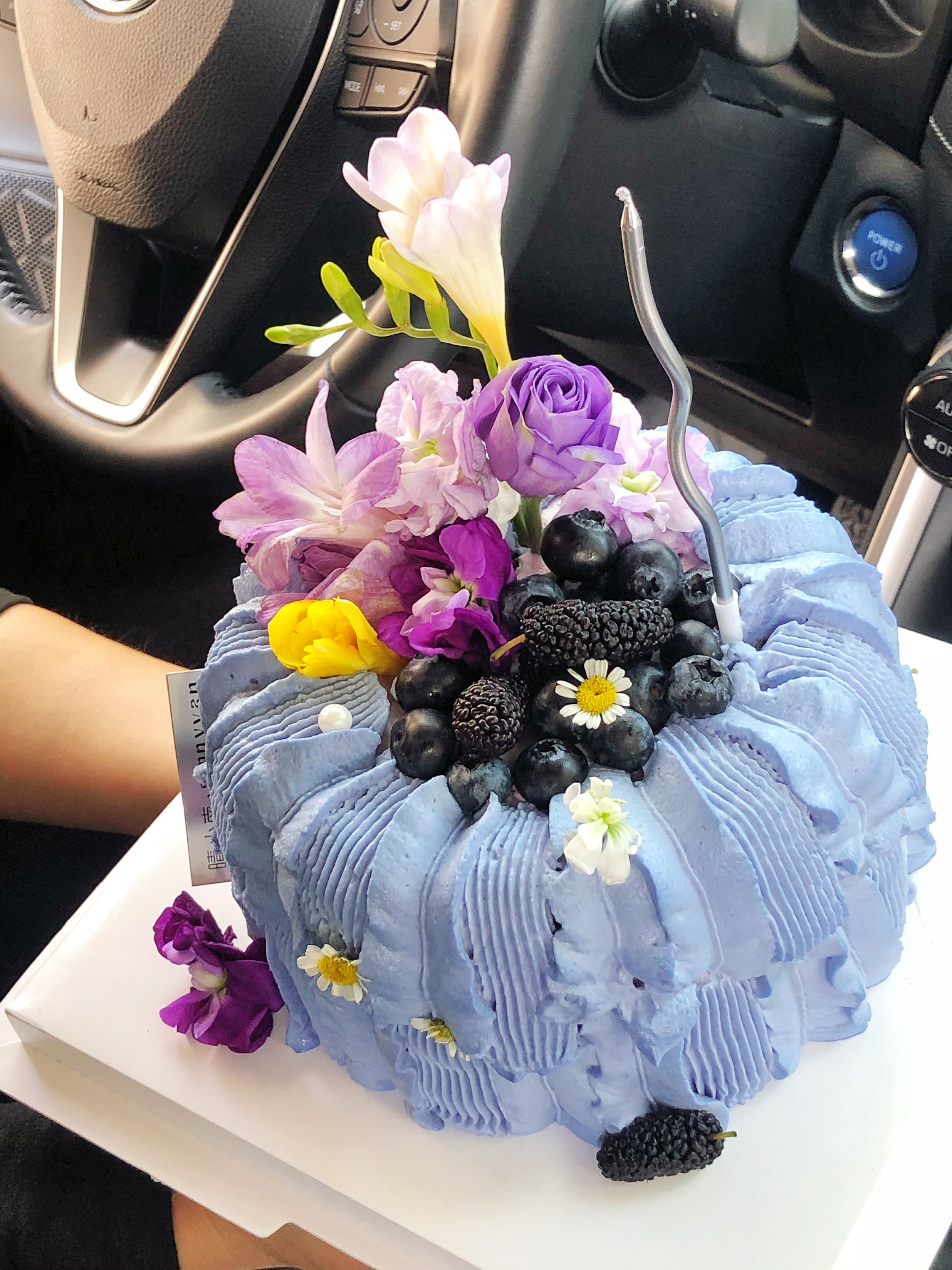 花青素满满 酷黑蓝莓鲜花蛋糕 夹心多多新鲜蓝莓 春夏里的时令美味（桑葚鲜花随着季节不同随机调配）