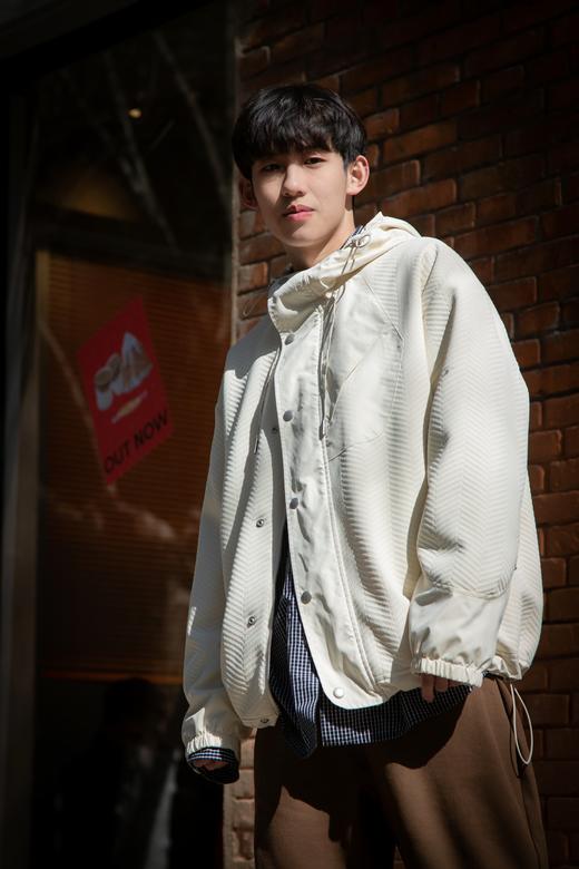 413772896肌理休闲带帽夹克 商品图2