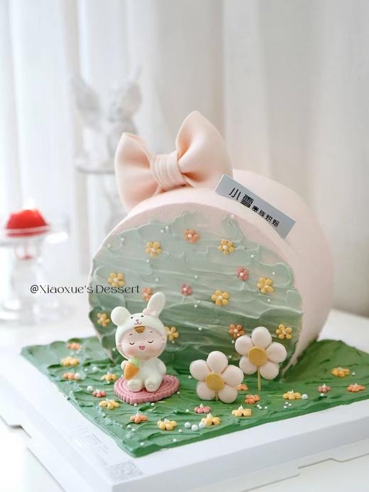 小兔子蝴蝶结蛋糕（兔子玩偶随机放，提前一天预定） 商品图1