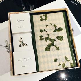 【甄珠贝·花卉系列】米色山茶花丝羊毛飘带和黑贝蜻蜓大溪地黑珠胸花礼盒套装