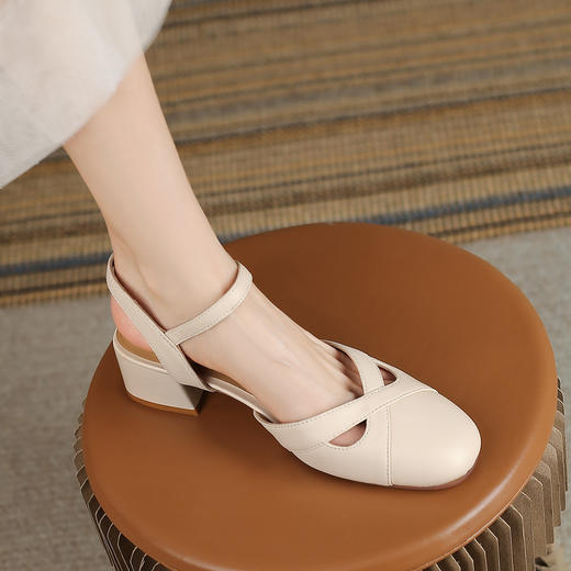 品质好货 | Safiya/索菲娅2024羊皮中后空粗跟凉鞋SF42114704 商品图6