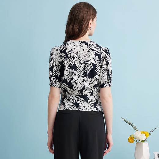 EITIE爱特爱不对称V领泡泡袖显瘦印花衬衫短上衣夏季新款B2413312 商品图4