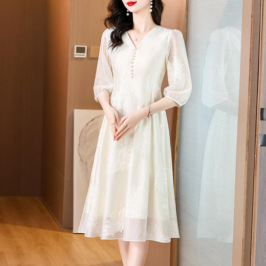 AHM-5130法式小香风白色V领连衣裙夏季新款简约时尚收腰显瘦中长裙 商品图1