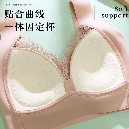 【新品！第二件立减10元！】24小时蕾丝包裹，美背睡眠不更衣；甜美舒适，性感展现事业线。无钢圈高侧比，巧收副乳宽肩花边V领口；透气舒适体验，伴你舒爽每一天！ 商品图3