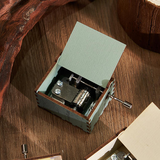 吴冠中 大宅 春归何处 都市之恋 木制 手摇 音乐盒摆件 送朋友 生日礼物 商品图1