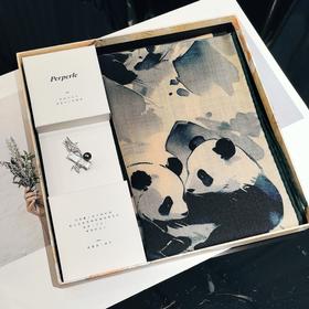 【甄珠贝·国风系列】70*70cm双面异色熊猫丝羊毛丝巾和大溪地黑珍珠贝壳竹胸花礼盒套装【适合送外宾】