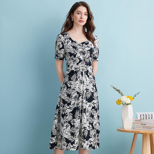 EITIE爱特爱法式复古鸡心领植物印花通勤显瘦连衣裙夏季新款B2407338 商品图3