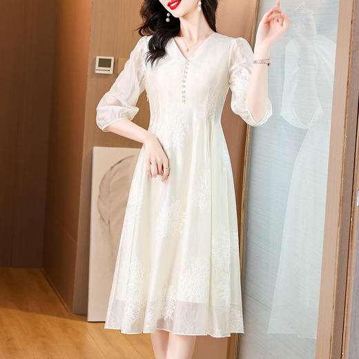 AHM-5130法式小香风白色V领连衣裙夏季新款简约时尚收腰显瘦中长裙 商品图2