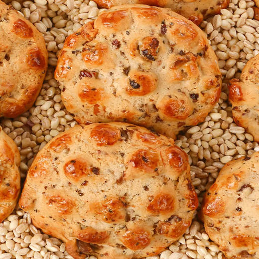 【零食专区】酥软红枣核桃大块曲奇一盒280克 商品图2