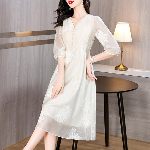 AHM-5130法式小香风白色V领连衣裙夏季新款简约时尚收腰显瘦中长裙 商品图0