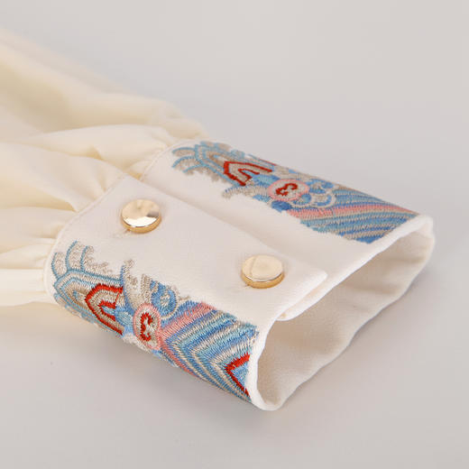 PF832斯尔丽2024新中式国风立领刺绣花纹盘扣直身型改良式旗袍连衣裙 商品图4