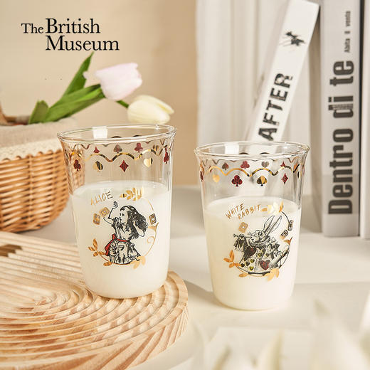 大英博物馆 爱丽丝漫游奇境系列 奇幻茶话会 玻璃对杯 套装礼盒 送朋友 生日礼物 商品图0