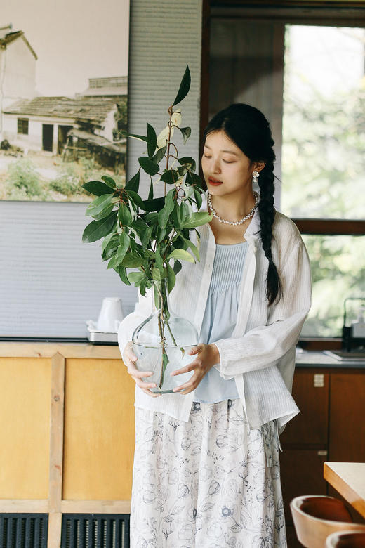 绽放213朵/白色苎麻立体条纹肌理感轻薄翻领长袖休闲防晒衬衫 商品图5