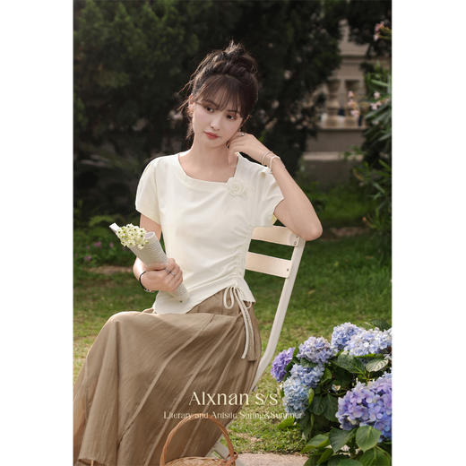 鹿向南 「花季少女」法式气质修身T恤女2024夏新款设计感小众上衣 商品图4