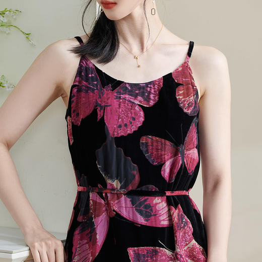 剩S/M/L 米思阳2025夏季新款国风优雅高级感连衣裙蝴蝶丝绒设计吊带裙1712 商品图4