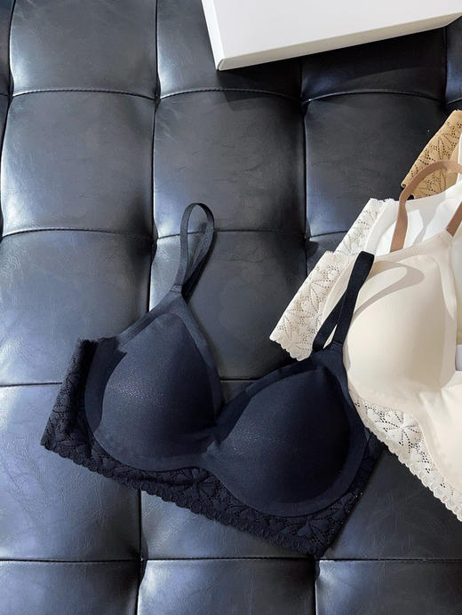 410-3 LP蕾丝无痕聚拢文胸 黑色 珍珠白 裸肤色 奶咖色 商品图3
