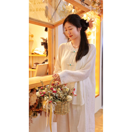 【线上专属】中式V领衫（24710280-凝脂） 商品图0