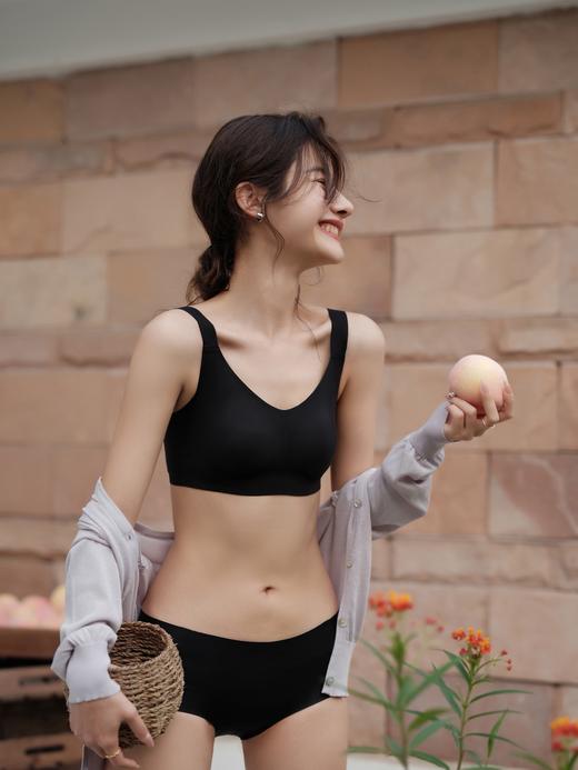 老米优品🎈大胸妹纸看过来！有大尺码哦！大胸显小《果冻条防下垂兔耳朵薄杯无痕调整型文胸》会呼吸的透气面料，轻盈无束缚！NY240410A 商品图3