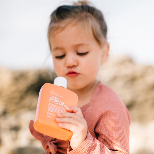 【赠1支小样+帆布袋】「狂晒一天不怕黑」澳洲进口菲古思/大橙瓶防晒霜 200ml/瓶 SPF50+ PA++++  全身可用 12h持续防护 无需补涂 防水防汗 滋养保湿 清爽不假白 敏感肌可用 商品图11