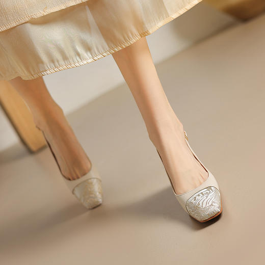 【预售5天】圆头浅口拼接，中粗跟后空包头凉鞋WC&M2332 商品图2