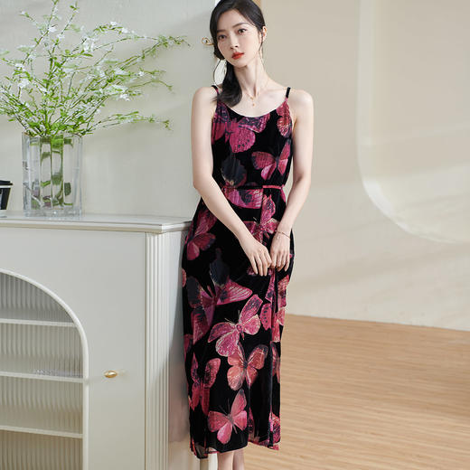 剩S/M/L 米思阳2025夏季新款国风优雅高级感连衣裙蝴蝶丝绒设计吊带裙1712 商品图1