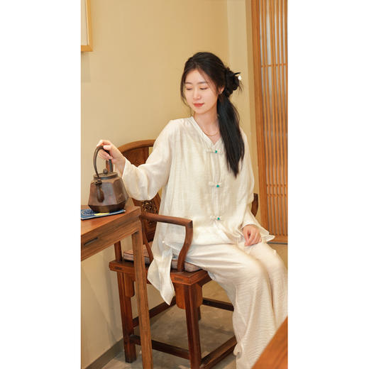【线上专属】中式V领衫（24710280-凝脂） 商品图3
