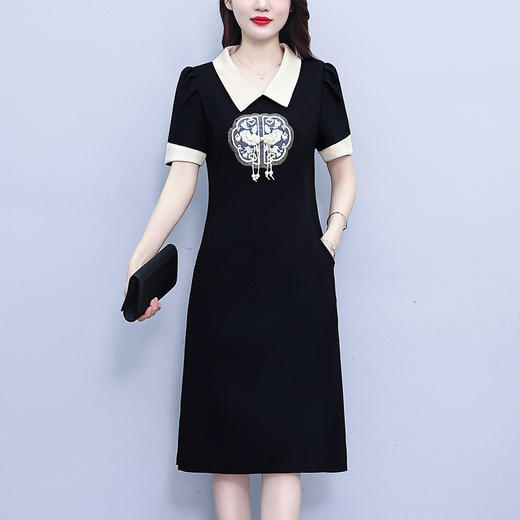 HT-1028实拍新中式大码连衣裙女夏季新款流行复古刺绣娃娃领显瘦裙子 商品图4