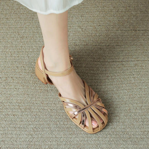 品质好货 | Safiya/索菲娅2024夏中后空包头高级感镂空粗跟凉鞋SF42114703 商品图7