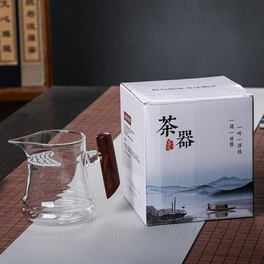 益思泉丨木雀公杯 带过滤 实木握把 玻璃公道杯 高硼硅玻璃 350ml 可电陶炉加热 商品图1