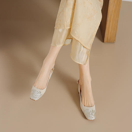 【预售5天】圆头浅口拼接，中粗跟后空包头凉鞋WC&M2332 商品图1