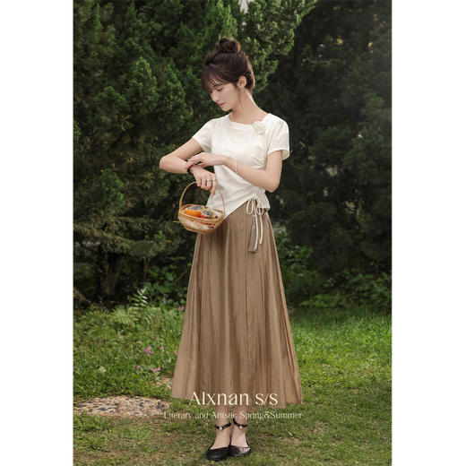 鹿向南 「花季少女」法式气质修身T恤女2024夏新款设计感小众上衣 商品图1