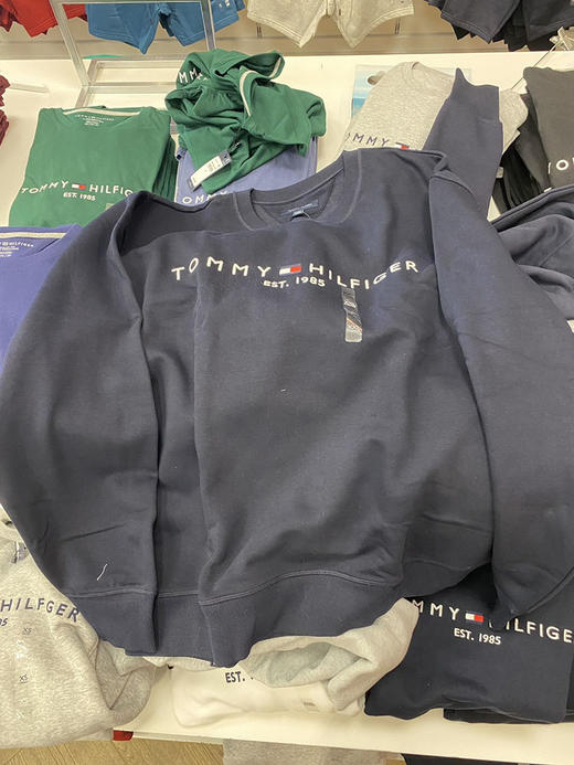 瑕疵Tommy Hilfiger/汤米 男士圆领刺绣纯色加绒棉混纺长袖套头卫衣 商品图0