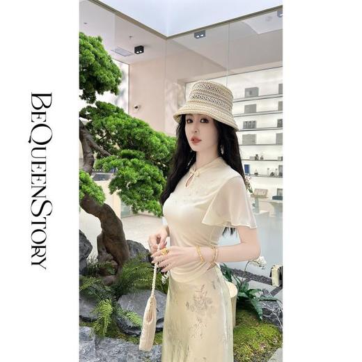 【大货孤品，不退不换】【花月兰舟 】新中式腰部抽褶设计显瘦国风水滴镂空领上衣 商品图0