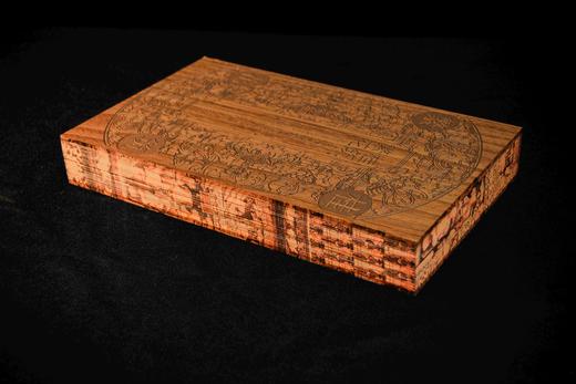 《桂筑繁花》繁花映窗·木纹雕刻版【定制雕版封面+三边书口喷绘+作者签名钤印】（限量1000册，仅售800套送定制函盒） 商品图2