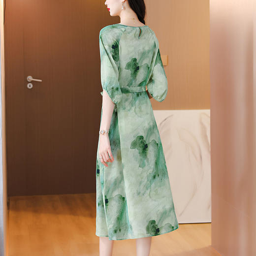 AHN-9115重磅仿真丝绿色水墨画连衣裙夏季新款法式气质收腰显瘦长裙 商品图3